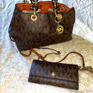 Micheal kors hand bag and wallet